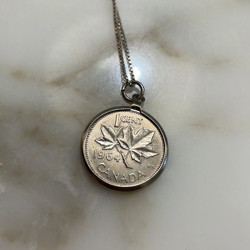Queen Elizabeth II 1964 Canadian Coin—Sterling Silver Chain/Clasp—Great Cond!! - Picture 3 of 6